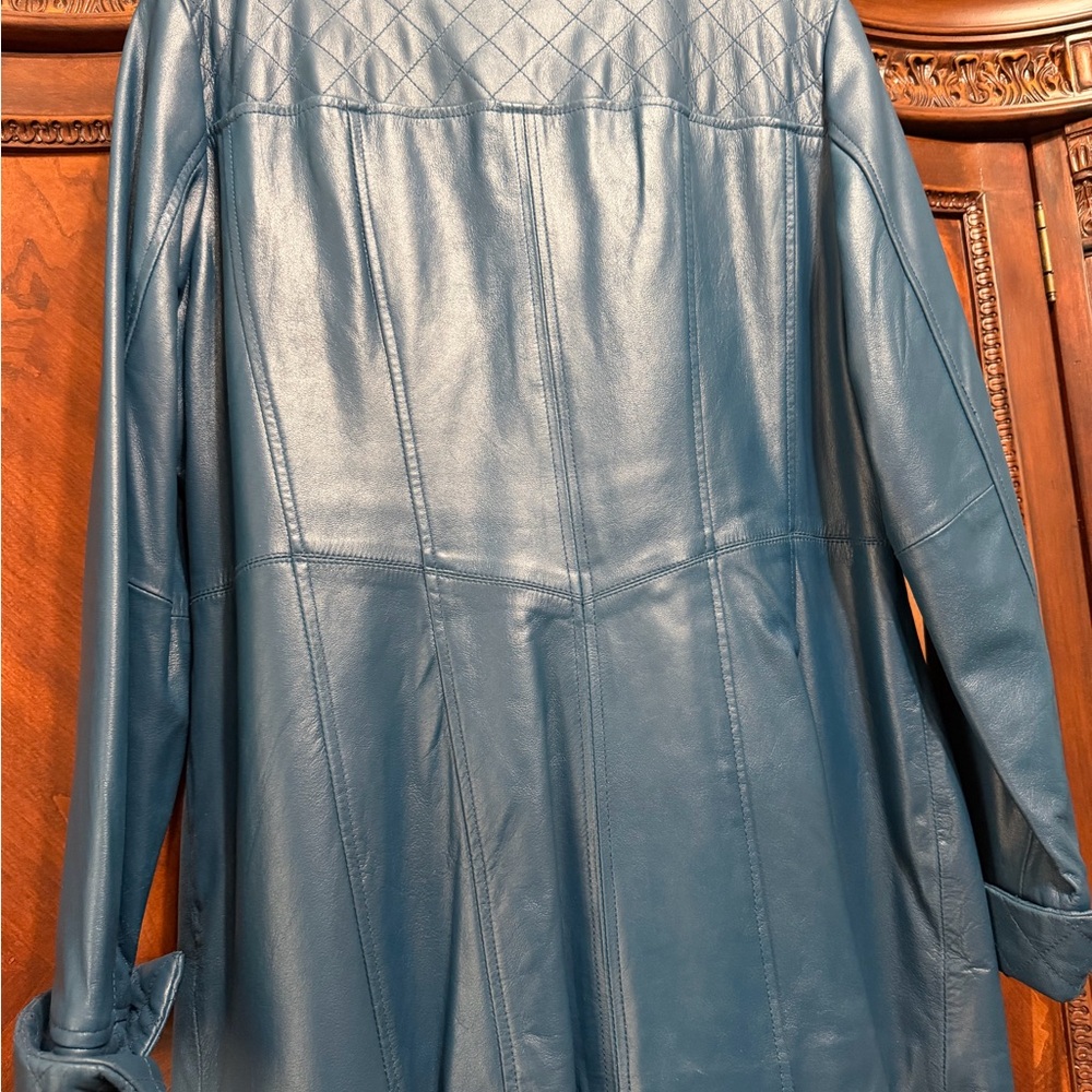 Women's Leather Jacket with Quilting Detail - Picture 5 of 9